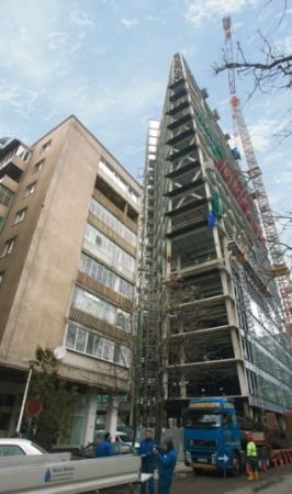 Blocul care şi-a vândut lumina pe 100.000 de euro
