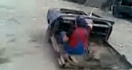 Cea mai recentă invenţie - Dacia cu două roţi