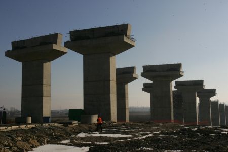 Deşeurile de pe Autostrada Transilvania, mutate la suprapreţ