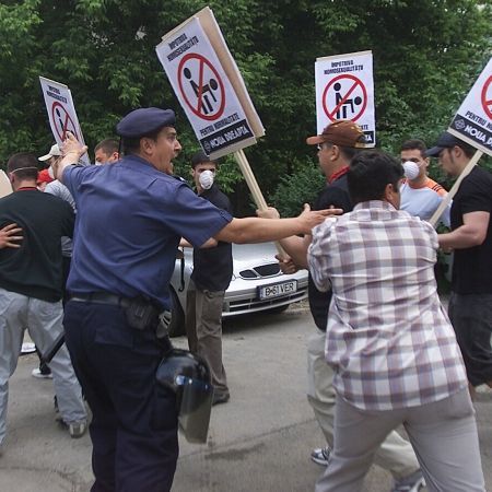 DEZBATERE EVZ: De ce nu-i tolerăm pe homosexuali?
