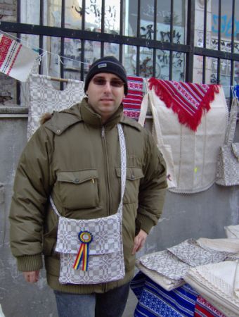 Doctorandul care ţese la război