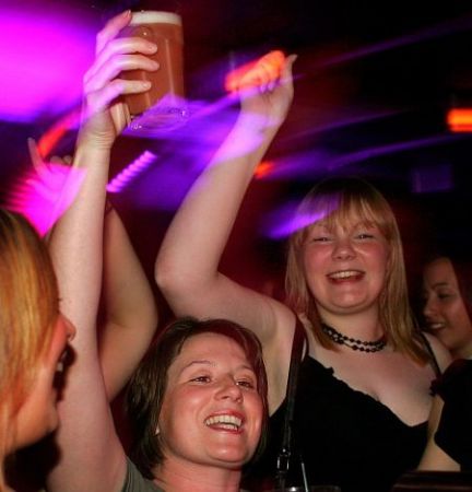 Franţa vrea să reducă legal consumul juvenil de alcool