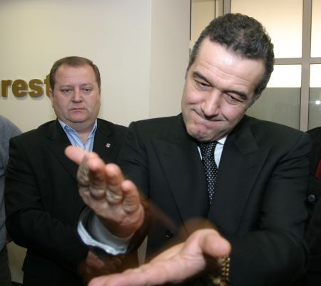 Gigi Becali a sărit să-l bată pe Iacov!