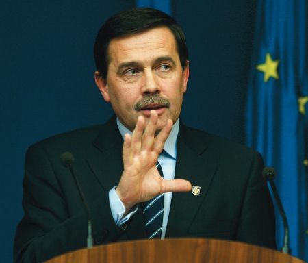 Guvernul recunoaşte că am putea intra în recesiune