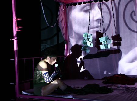 O piesă de teatru care-ţi taie cheful