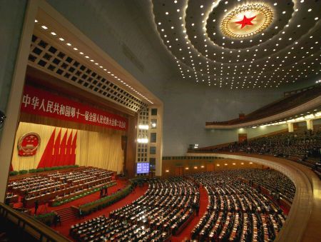 Oficialii chinezi nu refuză genţile şi ceasurile de firmă