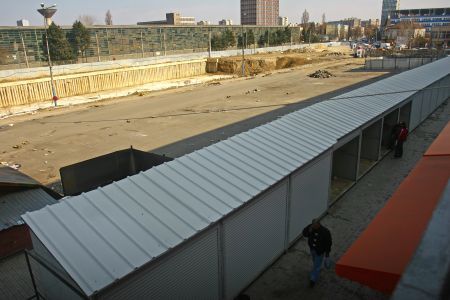 Onţanu pune un mall ilegal peste Obor