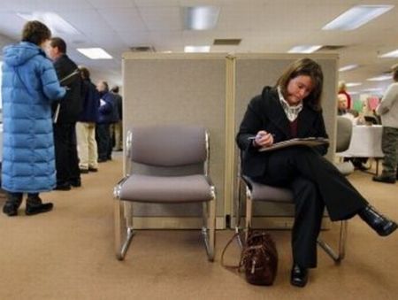 Păstrarea angajaţilor, mai ieftină decât concedierea