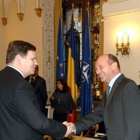 România se împrumută. Ce face cu banii