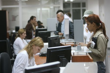 Românii, tot mai datornici la bănci