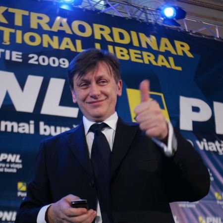 S-au reluat lucrările Congresului extraordinar al PNL