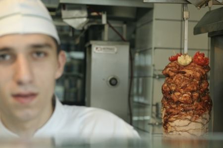 SĂNĂTATE: Consumul de fast-food creşte riscul de cancer la colon