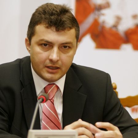 Şereş a trădat pentru funcţie