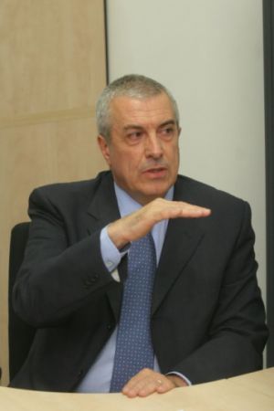 Tăriceanu verifică încrederea liberalilor deputaţi