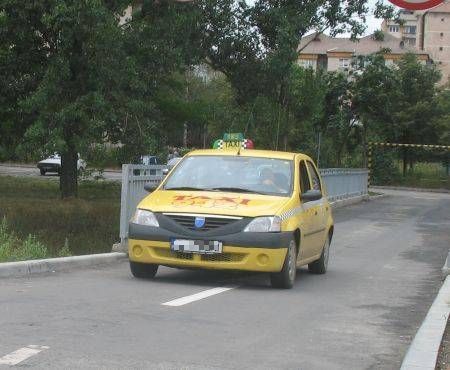 Taximetriştii bucureşteni protestează împotriva pirateriei