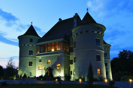 Vinul şampanizat la Castel