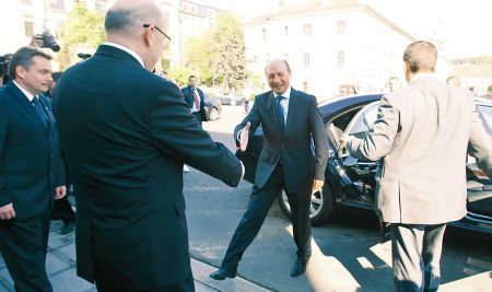 Băsescu, primit cu Imnul secuilor şi steagul Ungariei