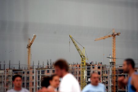 Constructorii îşi fac bancă