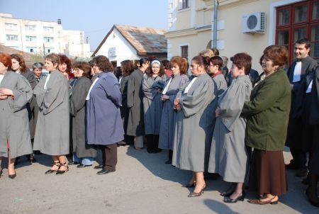 Grevă în instanţele craiovene