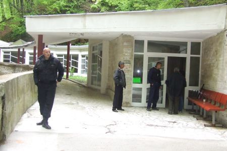 Izvoarele din Olăneşti, păzite de bodyguarzi