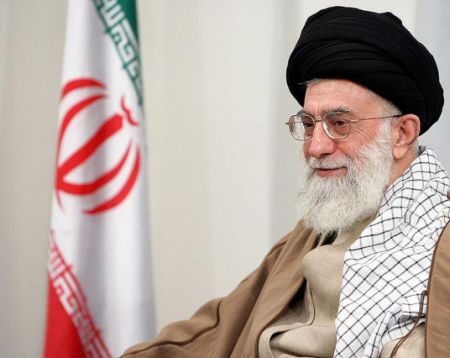 Liderul Iranului învinovăţeşte SUA pentru atacurile teroriste din Irak