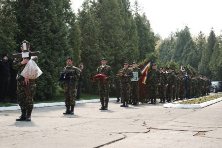 Militarul mort în Afganistan, înmormântat ca un erou