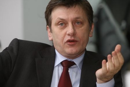 Moţiunea simplă PNL, dezbătută în Parlament