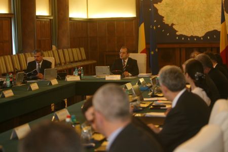 Păcăleala anticriză a guvernului