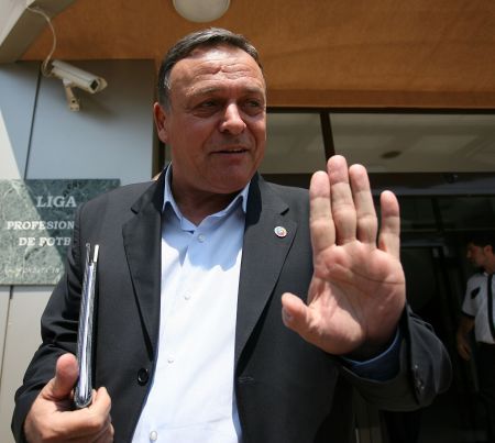 Percheziţie la locuinţa fostului şef al arbitrilor