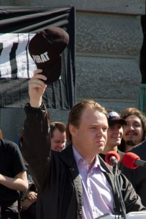 Piraţii internetului bulversează politica