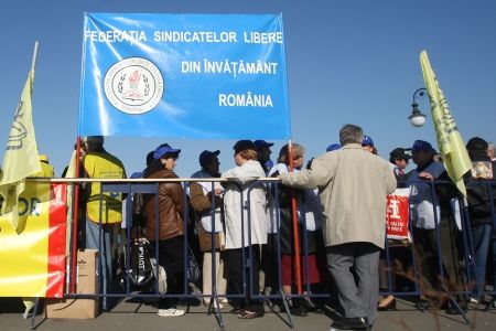 Profesorii aleg mitingul
