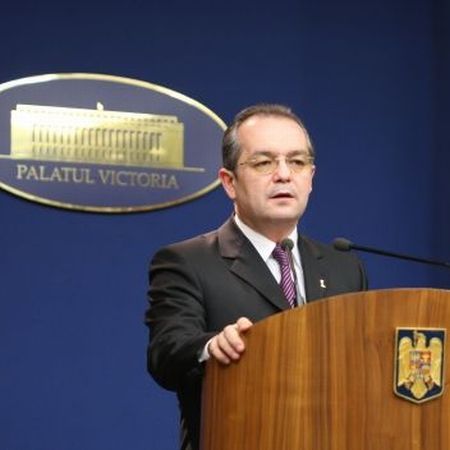 Salariul şi pensia de la stat, cumulate cu restricţii