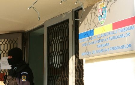 Şase falsificatori de buletine, arestaţi