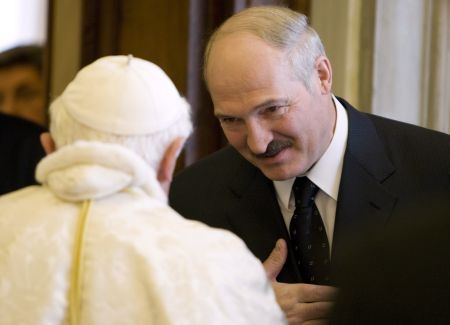 Ultimul dictator, primit la Vatican
