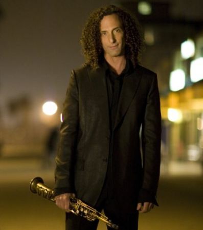 Vine Kenny G în România