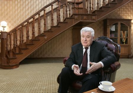 Voronin nu vrea guvern de coaliţie