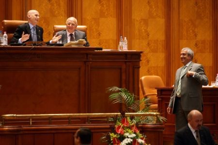 18 deputaţi ai puterii au trădat ”din greşeală”