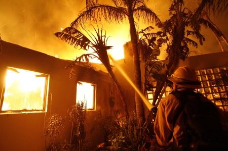 A cincea zi de incendiu în California