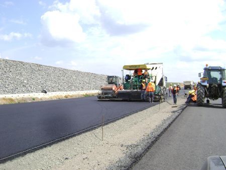 Bechtel asfaltează încă 15 kilometri