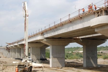 Bechtel, somată să renunţe la intermediari