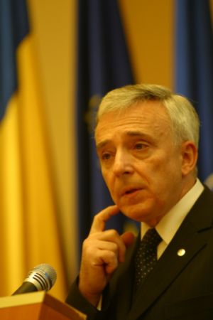 BNR ameninţă băncile doar cu vorbe