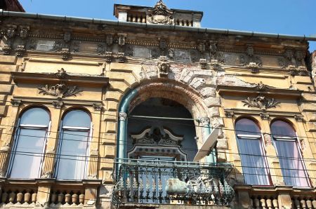 Cablurile ilegale din centrul Timişoarei, tăiate de autorităţi