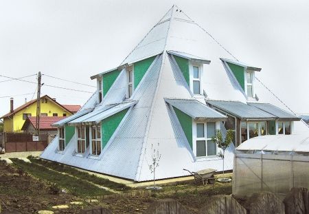 Casa-piramidă, care te umple de energie