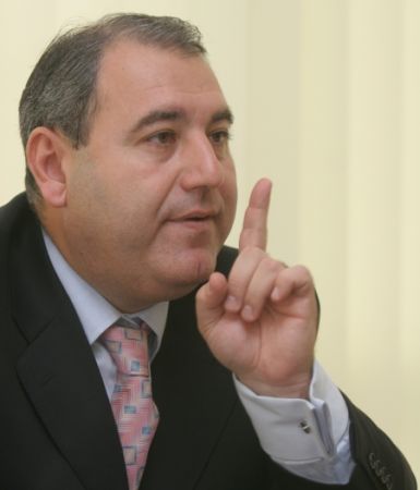 Cocoş şi Poteraş au pus mâna pe Crângaşi