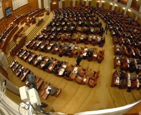 Deputaţii PSD şi PNL se ceartă pe punctul de pensie