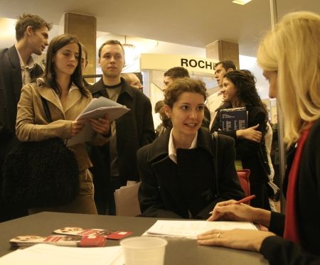 Educaţia, paralelă cu piaţa muncii