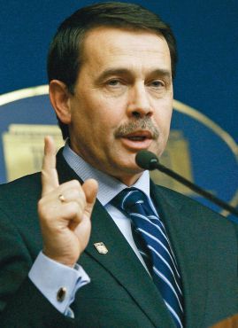 Există bani pentru salarii şi pensii