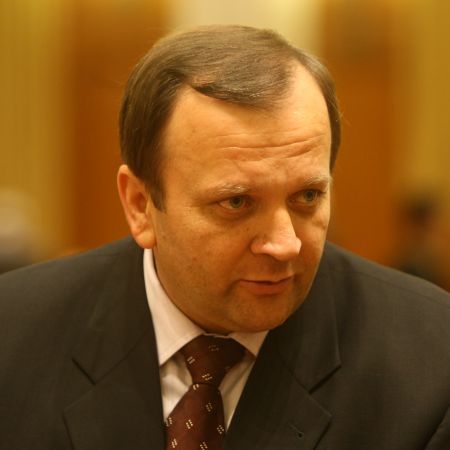 Flutur: Băsescu este "în campanie împotriva crizei"