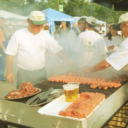 Grătarul pe cărbuni, barbeque-ul mioritic