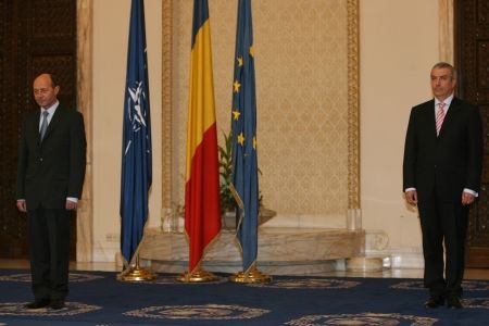Ibric de alamă, de la "Regele" Cioabă pentru Traian Băsescu